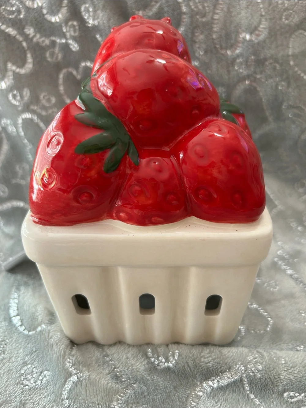 NWT Sonoma Red & Green Ceramic Strawberry Solar Lantern